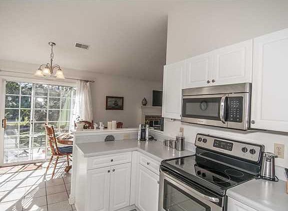 4th image of 1579 Glen Erin Dr