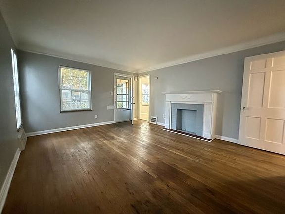 4th image of 14300 Adrian Ave
