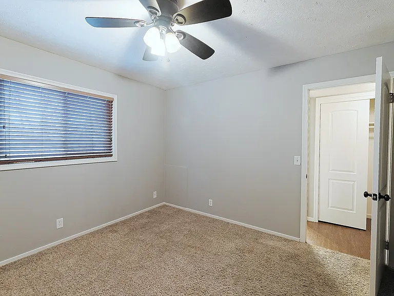 Marshall Apartments — Photo 23