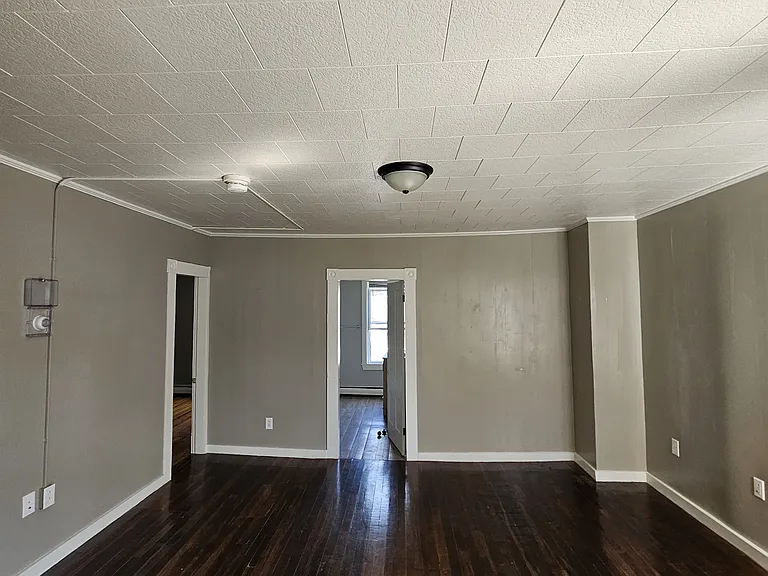 799 Railroad St #4 — Photo 3