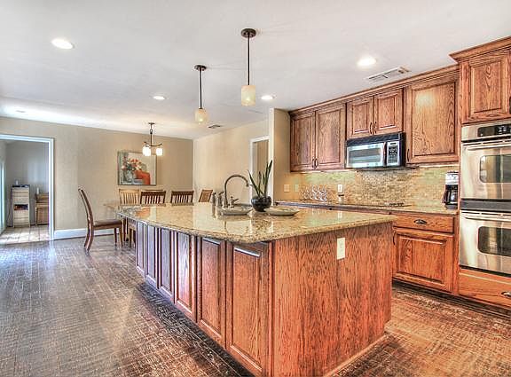 5th image of 7622 Queens Garden Dr