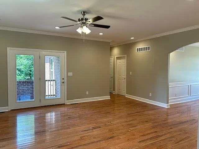 3 bed, 2.0 bath, 1950 sqft, $2,999 — Photo 4