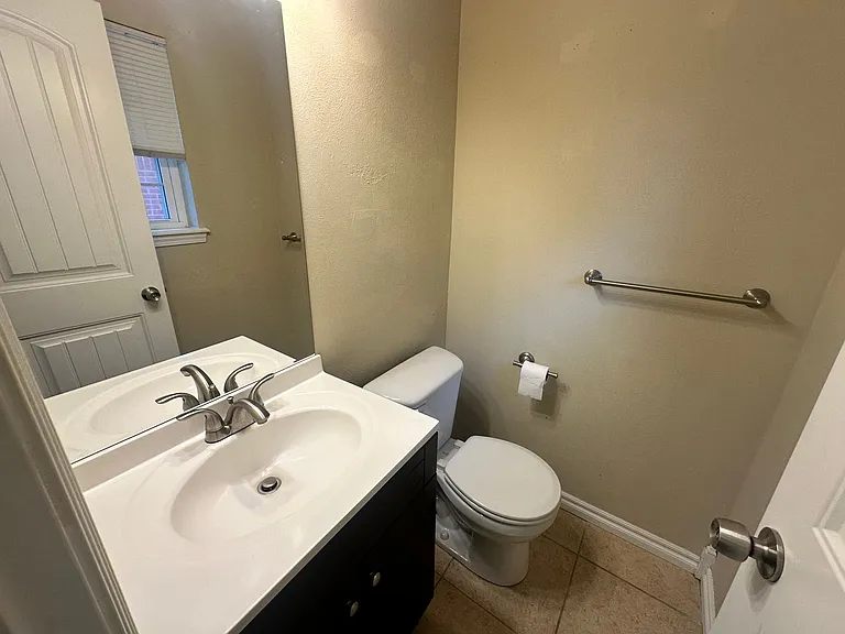 1613 Vine St — Photo 7