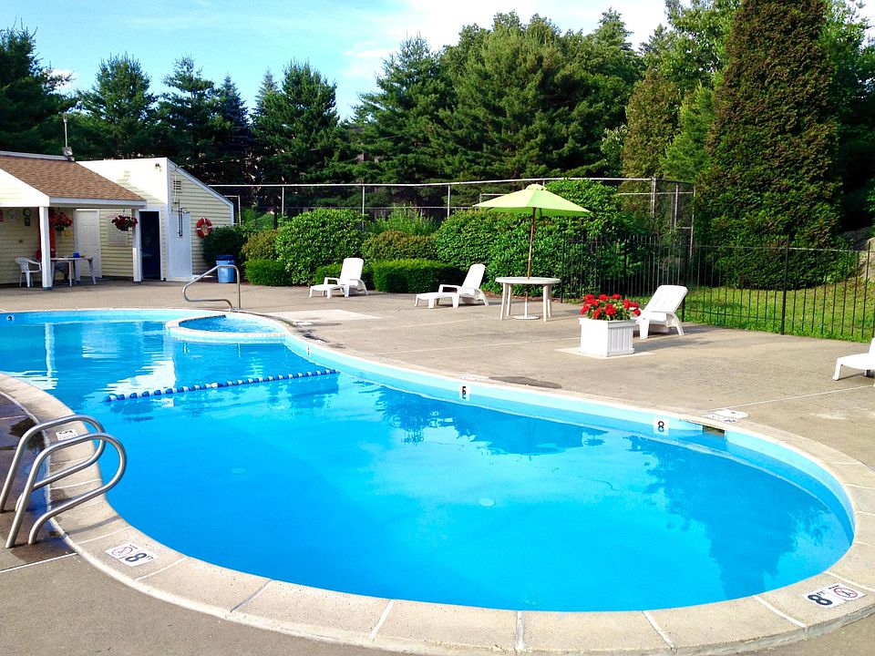 Swimming Pool with Life Guard, 8 feet at deepest