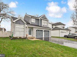 6 Berkely Dr, Burlington, NJ 08016