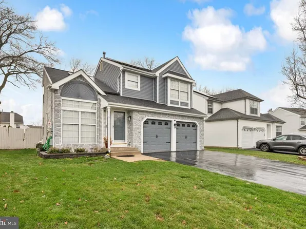 6 Berkely Dr, Burlington, NJ 08016