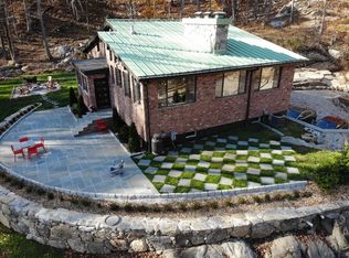 19 Peaceable St, Redding, CT 06896