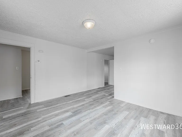 4901 Magoun Ave #1R — Photo 8