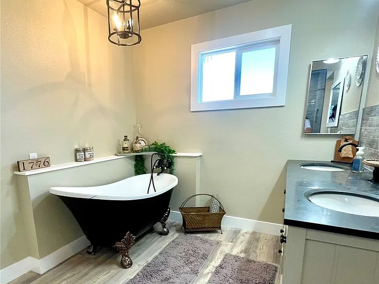 2246 Windsor Dr — Photo 26