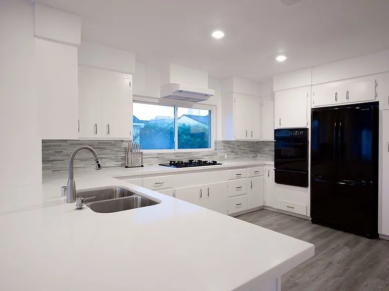5210 Neptune Ave — Photo 7