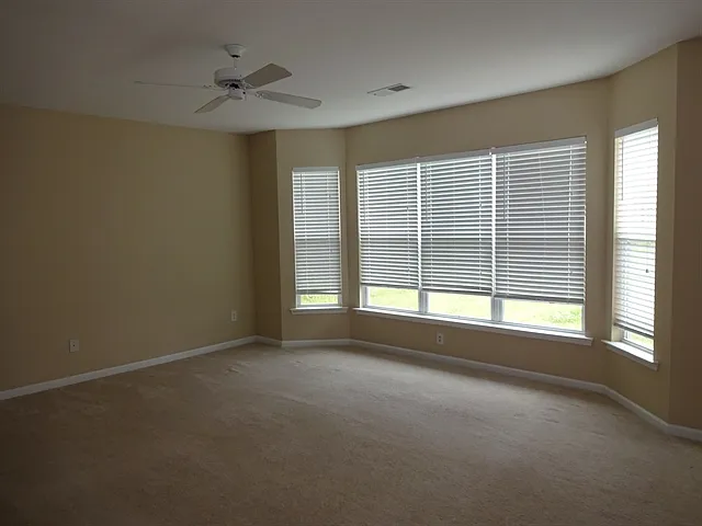 4 bed, 2.5 bath, 2354 sqft, $2,615 — Photo 2