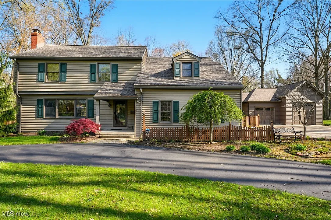 640 Plymouth Dr photo 1