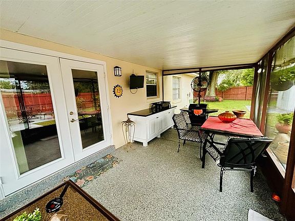 4th image of 1643 SAXON BOULEVARD
