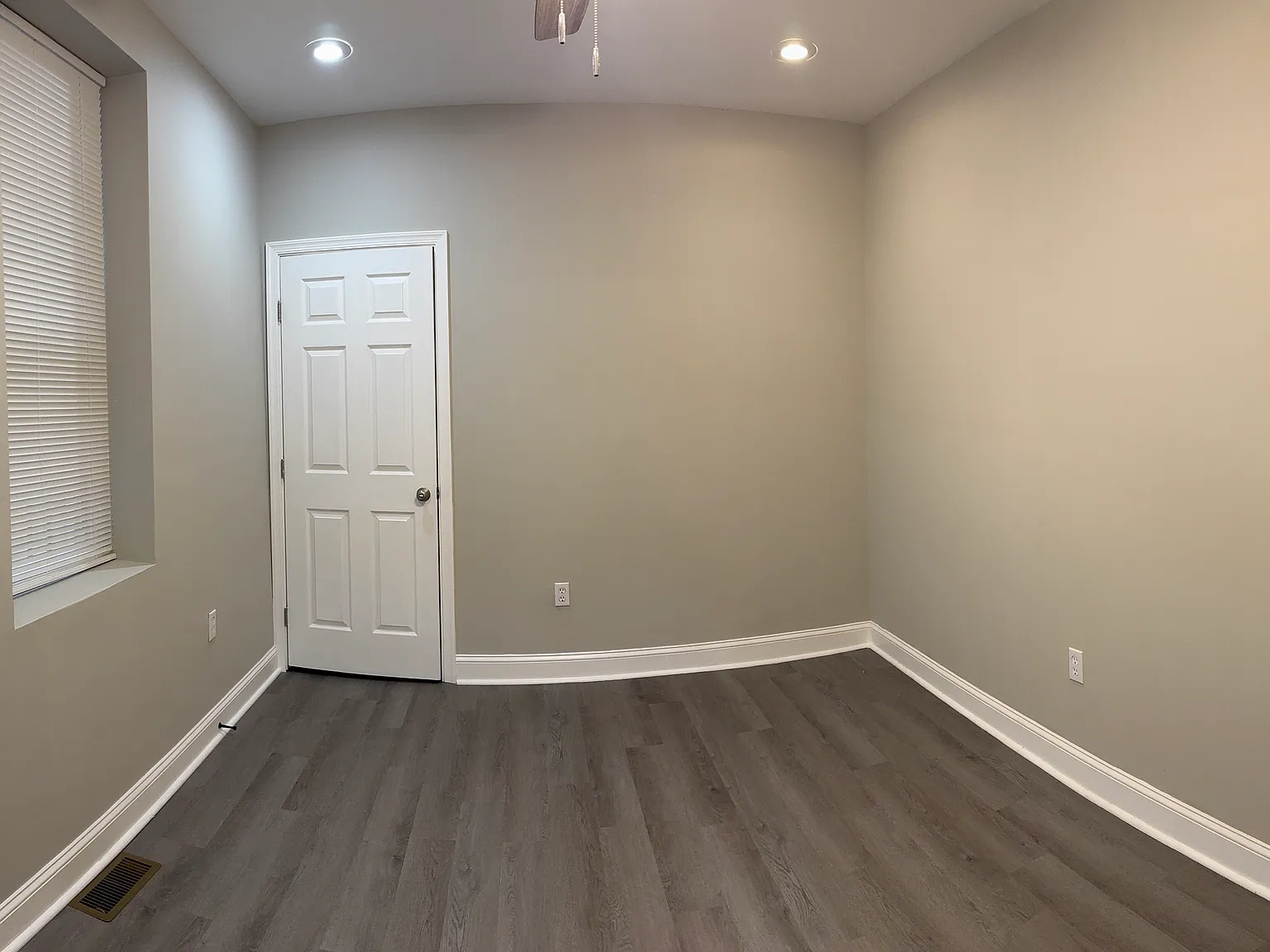 2403 N Park Ave — Photo 3