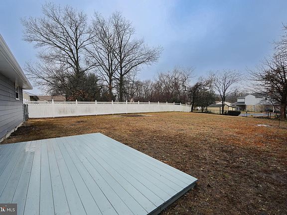 5th image of 1108 Laurel Rd