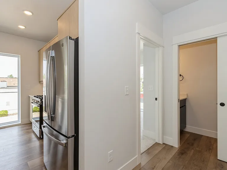 1732 Barber St SW — Photo 15