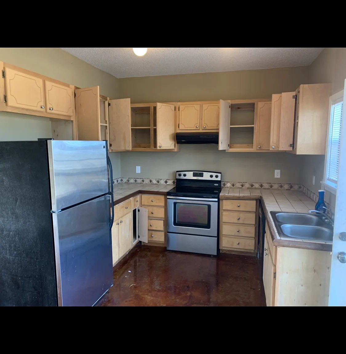 4 bed, 1900 sqft, $2,800 — Photo 2
