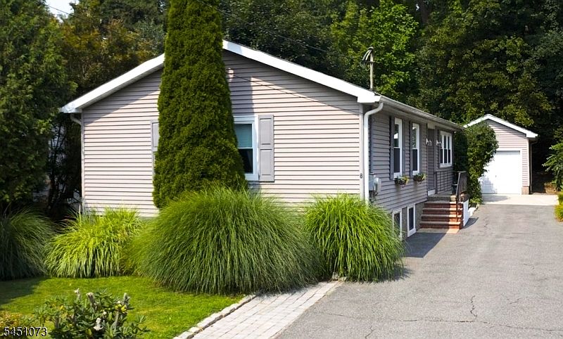 1st image of 8 Martin Rd