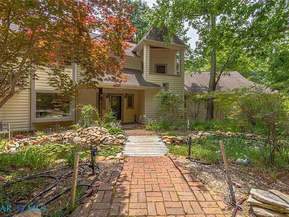1st image of 141 Walden Dr