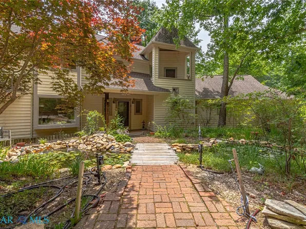 141 Walden Dr, Weems, VA 22576