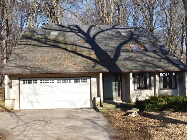 13 Hathaway Ct, Sugar Grove, IL 60554