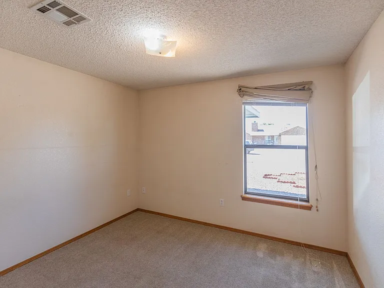 1378 Challenger Ave — Photo 5