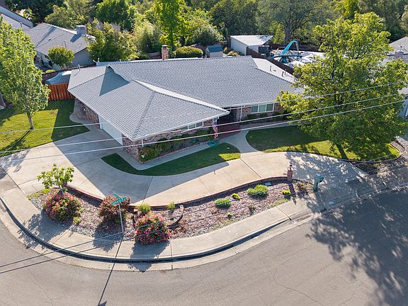 3rd image of 3605 Tamarack Dr