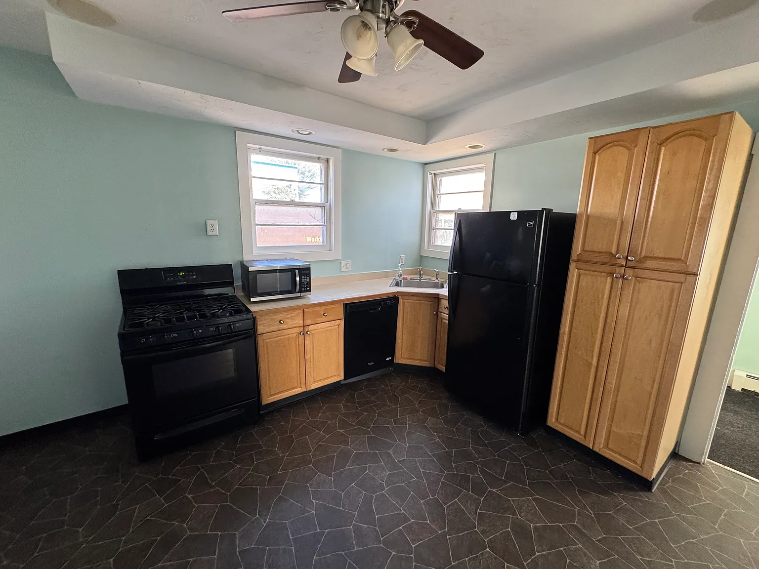 3 bed, 1.5 bath, $3,100 — Photo 3