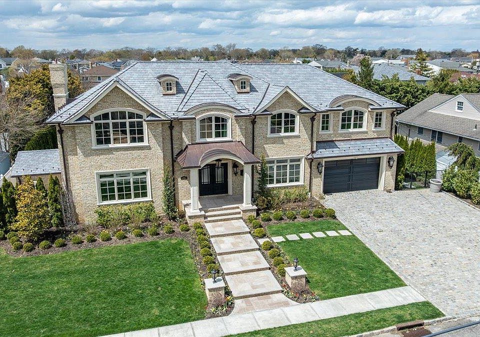1st image of 225 Harbor Lane