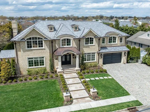 225 Harbor Lane, Massapequa Park, NY 11762