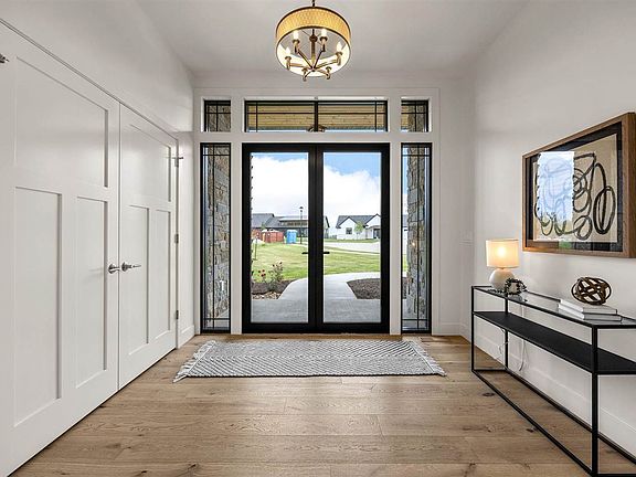 3rd image of 215 N Ridge Pl