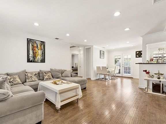 2nd image of 11118 Emelita St