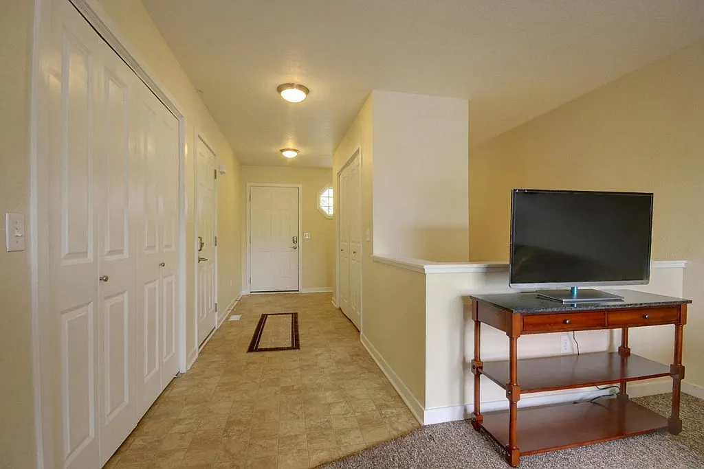 4 bed, 1500 sqft, $2,260 — Photo 4