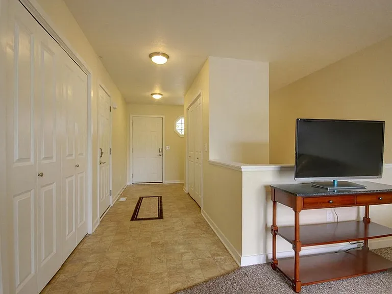 238 Baldwin St — Photo 4