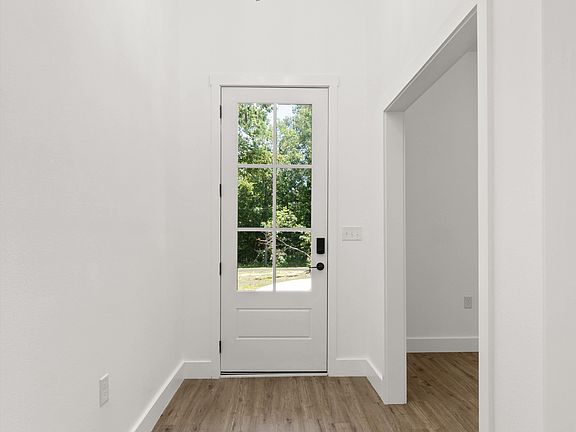 2nd image of 101 Jamaica Cir