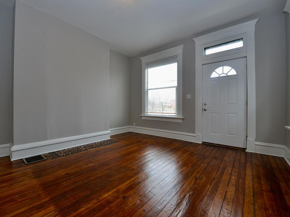 1st image of 945 E Long St