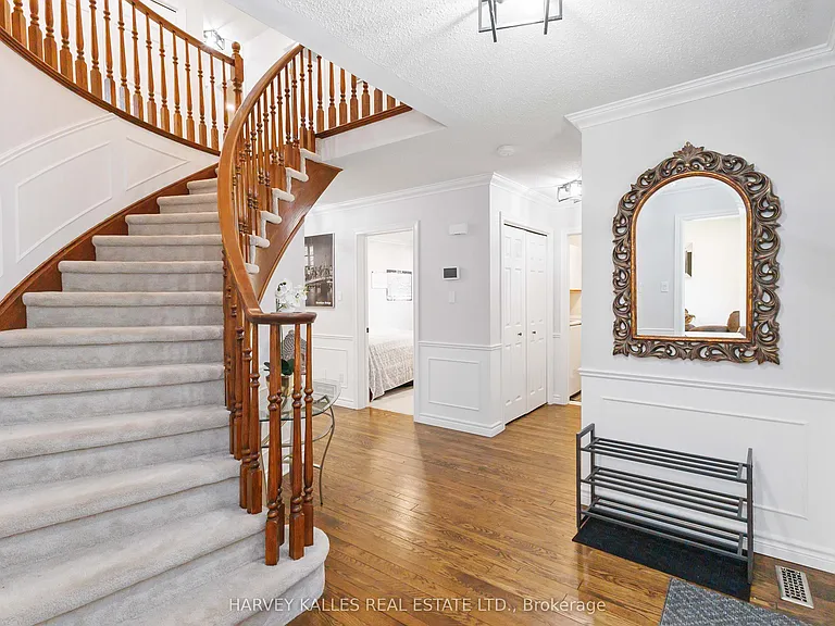 223 Sunnyside Dr — Photo 8