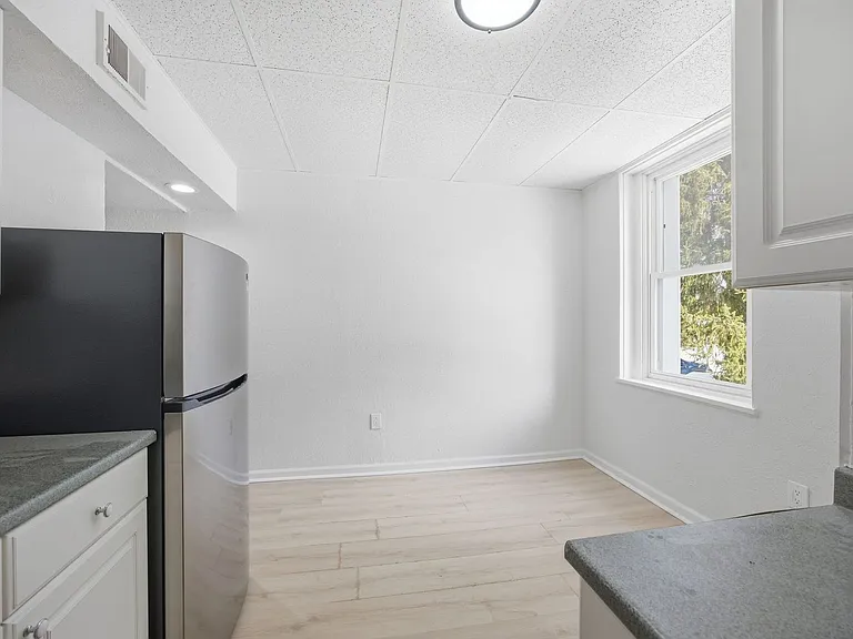 141 Oneida St — Photo 13