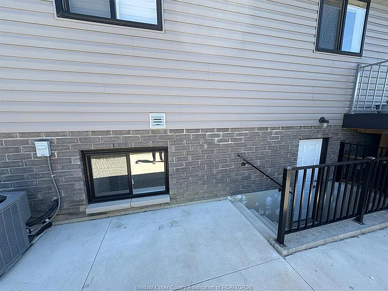 407 Thompson Ave #2 — Photo 2
