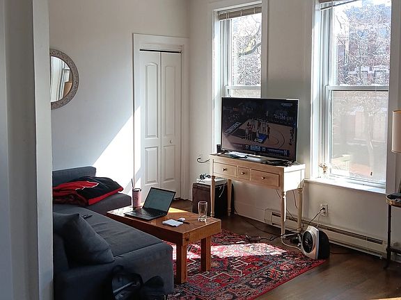 5th image of 856 W George St APT 2