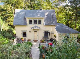 89 Overlook Dr, Valhalla, NY 10595