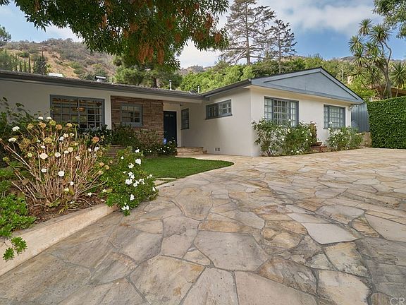 3rd image of 2029 Coldwater Canyon Dr