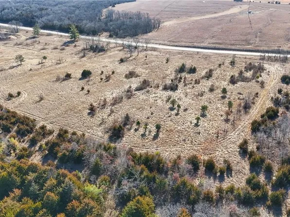 280 N 2100th Rd, Lecompton, KS 66050