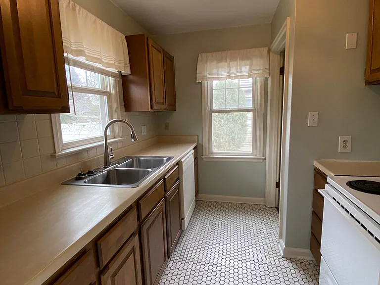 2327 Spruce St — Photo 8