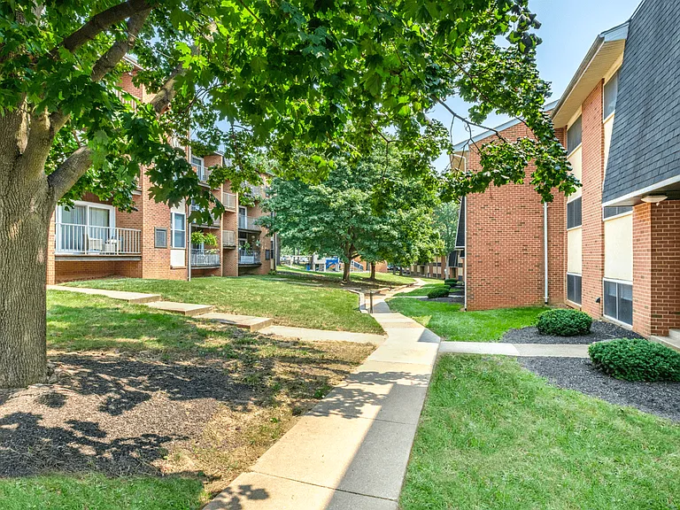 Hillside Apartments — Photo 18