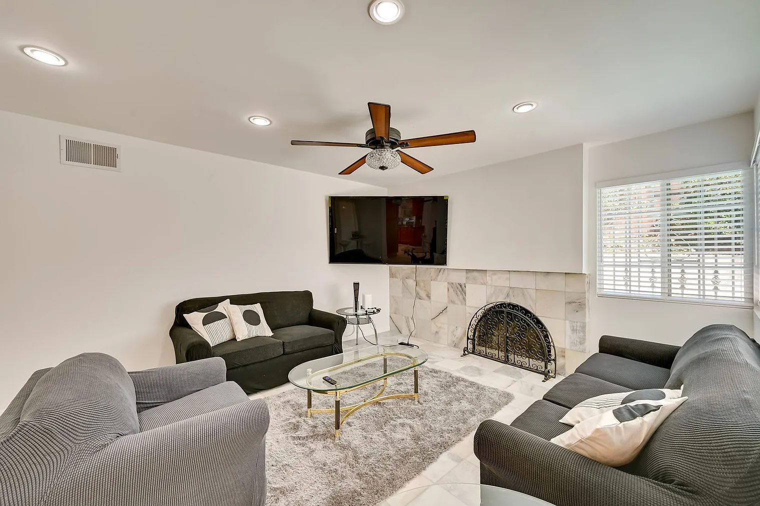 3 bed, 2.0 bath, 1291 sqft, $8,128 — Photo 4