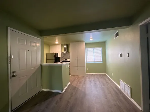 10233 De Soto Ave Unit B, Chatsworth, CA 91311