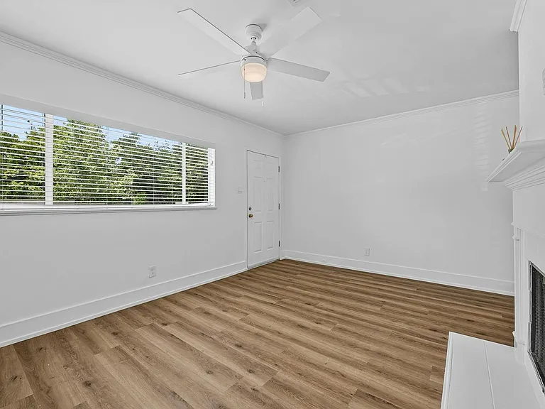 2401 Winsted Ln — Photo 4