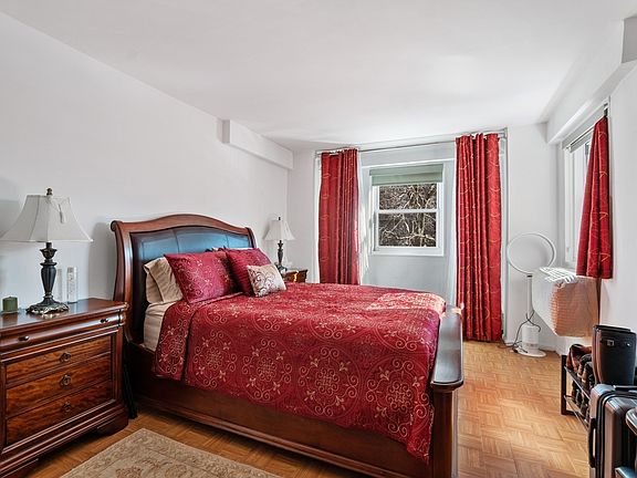 4th image of 191 Willoughby St APT 3G