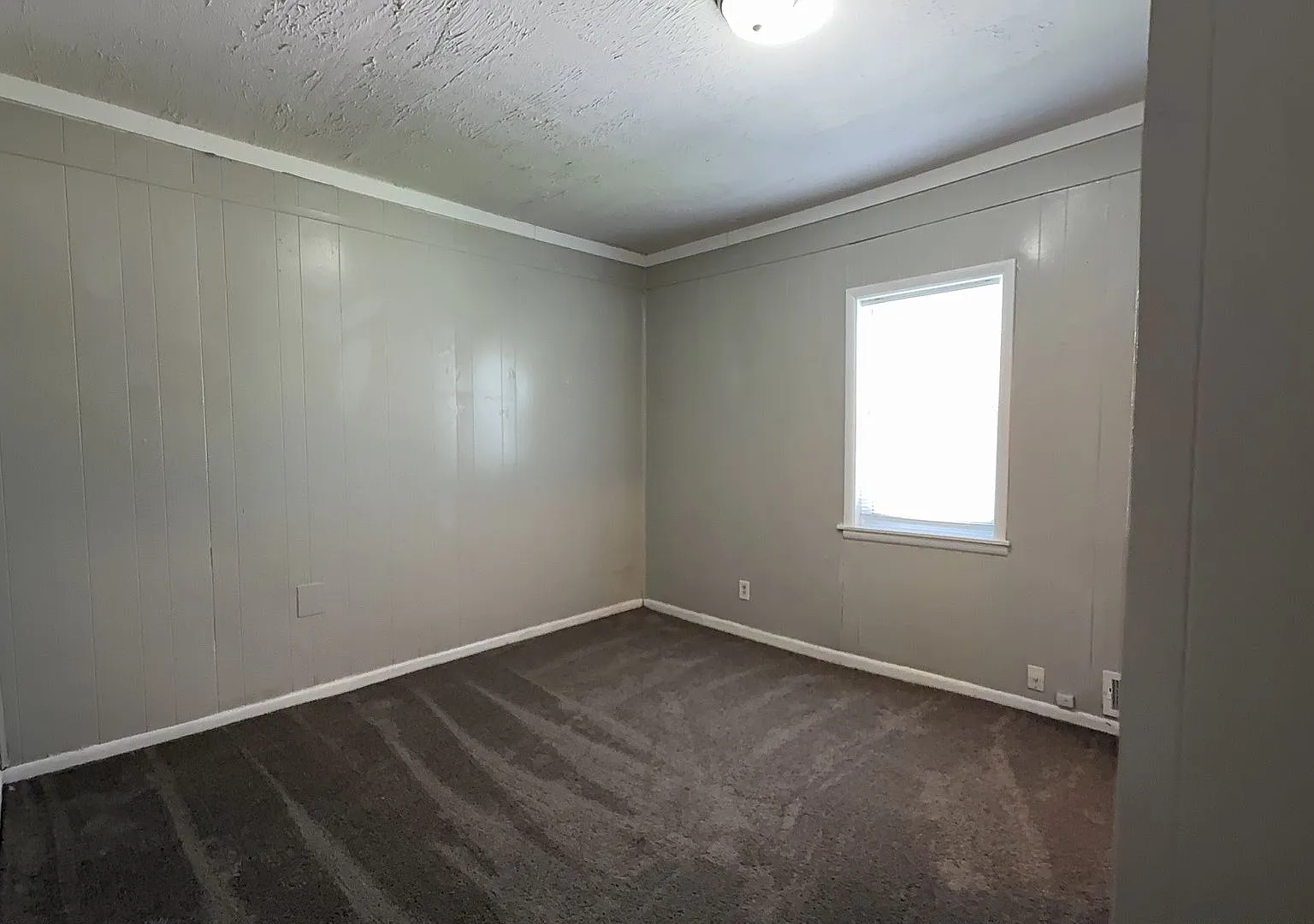 1521 & 1521 1/2 E Kirby Ave (AARC Management, LLC) — Photo 2